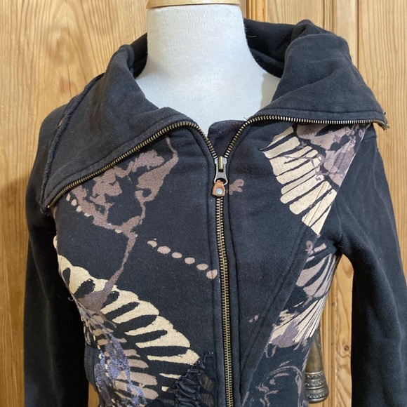 Unique asymmetrical zip up sweatshirt - Picture 2 of 11